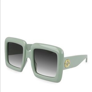 Gucci Oversized glasses.